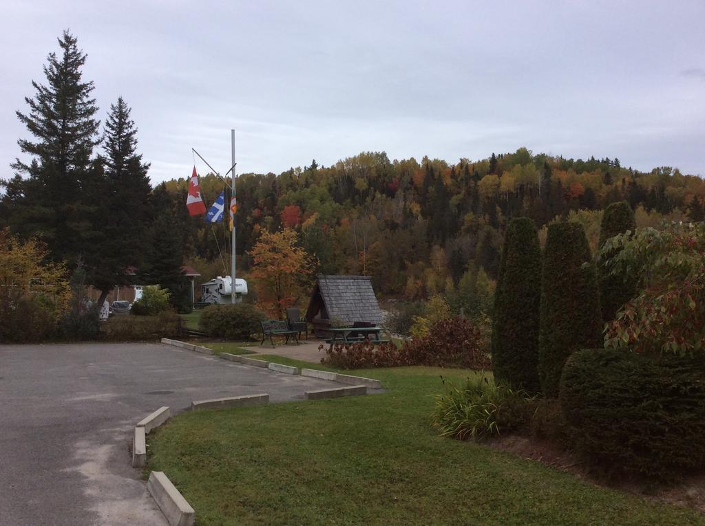 Camping Le 4 Chemins L'Anse-Saint-Jean Room photo